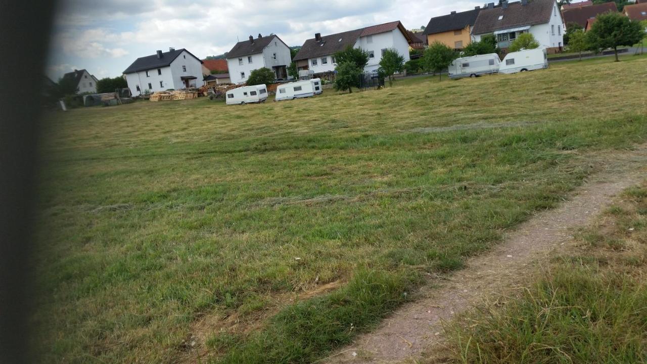 Gemuetlicher Wohnwagen In Der Natur Alheim Exteriör bild