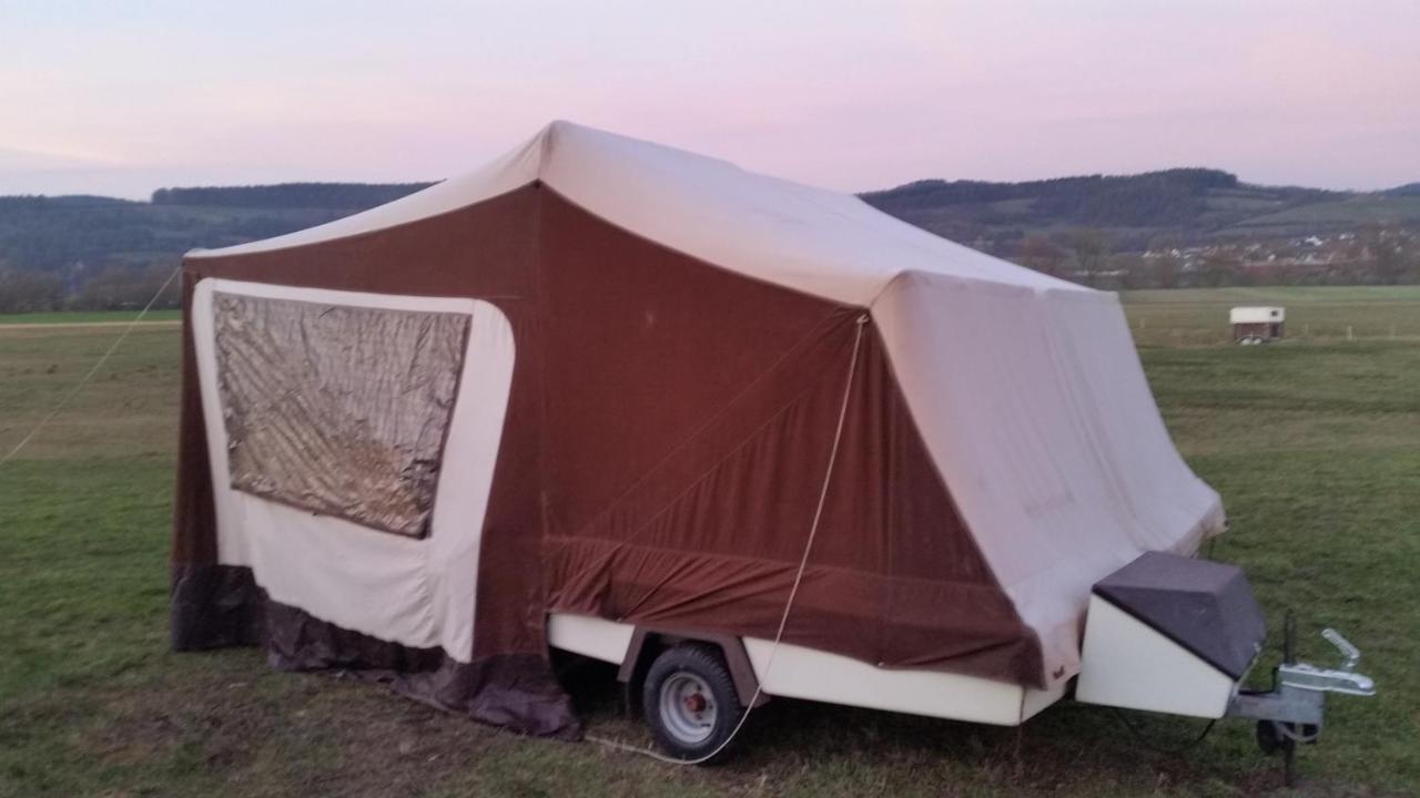 Gemuetlicher Wohnwagen In Der Natur Alheim Exteriör bild